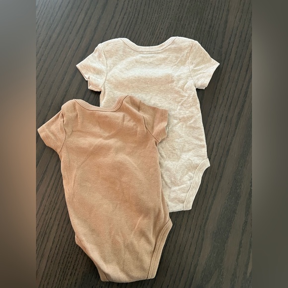 Nike 2 pack onesies - Picture 2 of 4